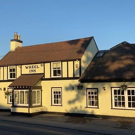 The New Wheel Inn Lymington Bagian luar foto