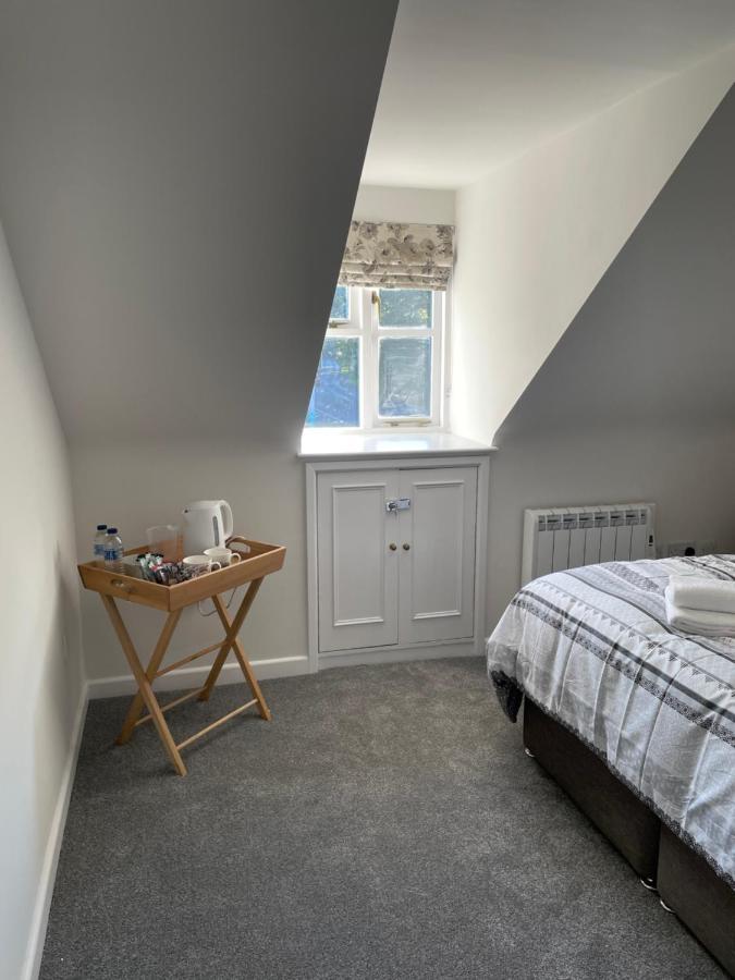 The New Wheel Inn Lymington Bagian luar foto