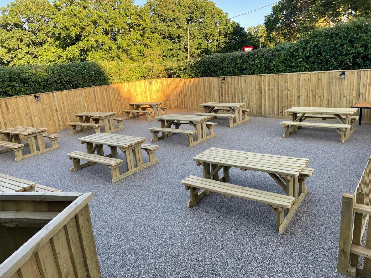 The New Wheel Inn Lymington Bagian luar foto