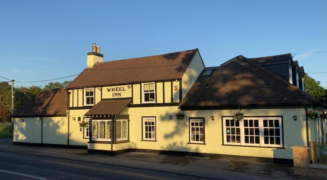 The New Wheel Inn Lymington Bagian luar foto