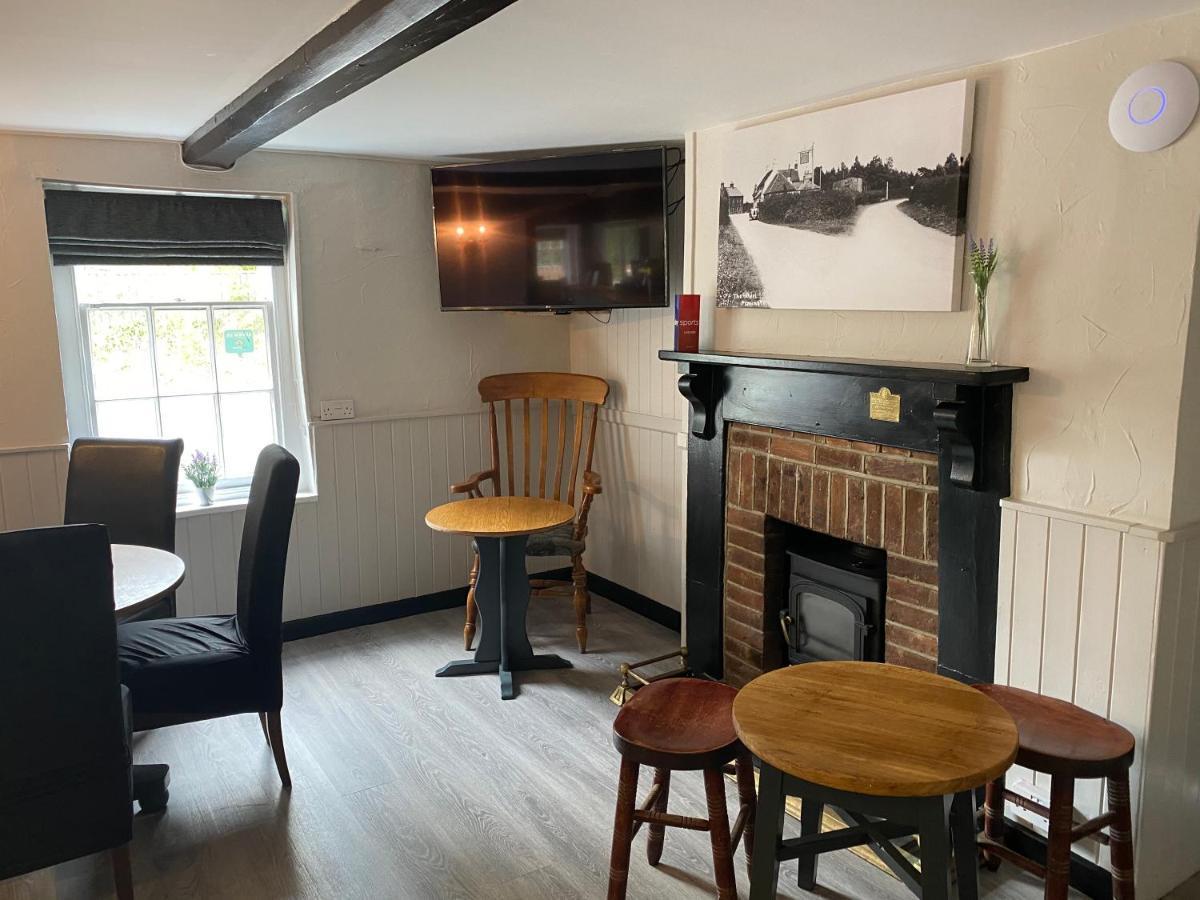 The New Wheel Inn Lymington Bagian luar foto