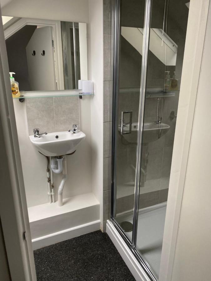 The New Wheel Inn Lymington Bagian luar foto