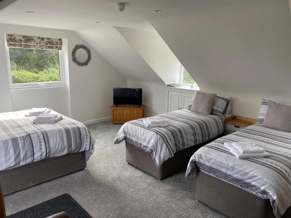 The New Wheel Inn Lymington Bagian luar foto