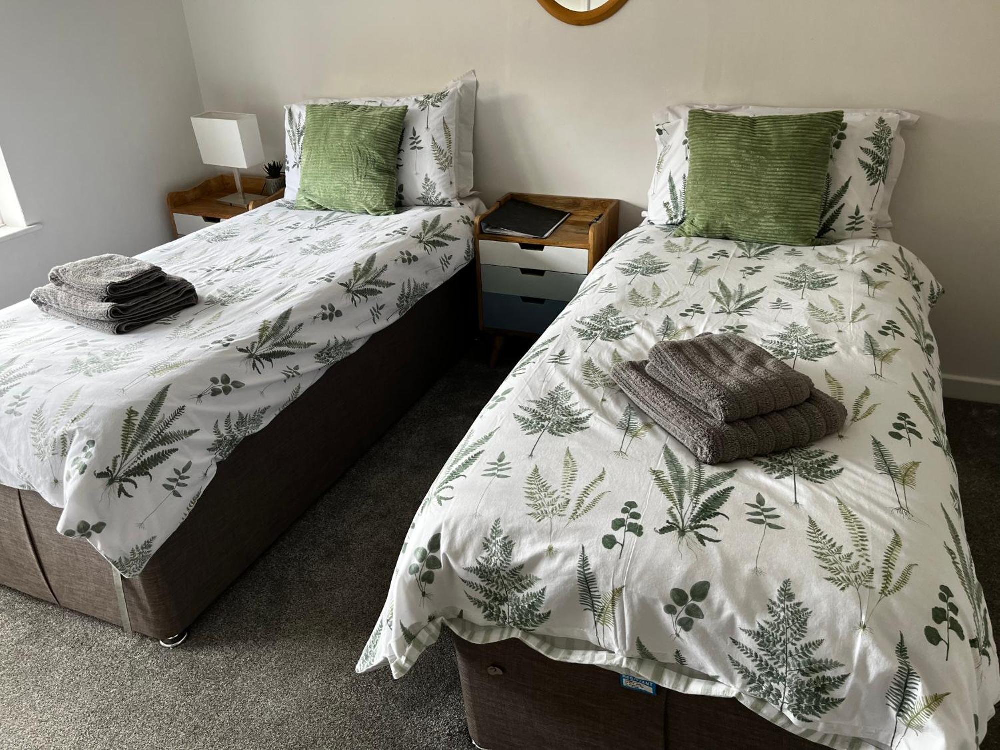 The New Wheel Inn Lymington Bagian luar foto