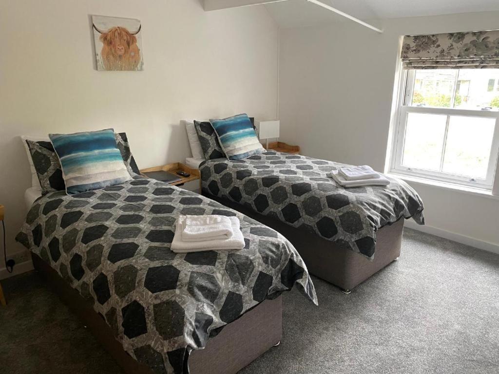 The New Wheel Inn Lymington Bagian luar foto